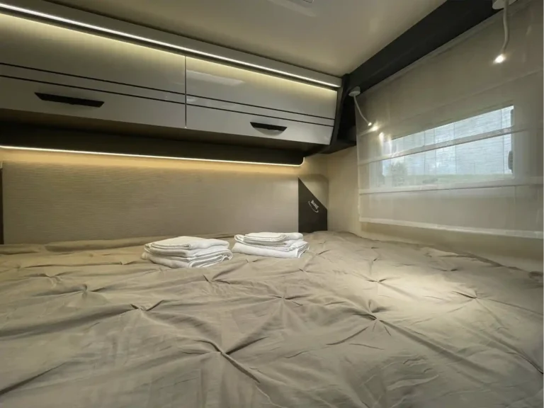 Cama Autocaravana 4 plazas | Alquilar autocaravana Galicia