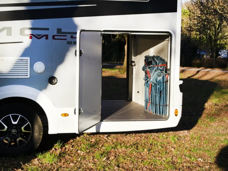 Maletero Autocaravana 4 plazas | Alquilar autocaravana Galicia