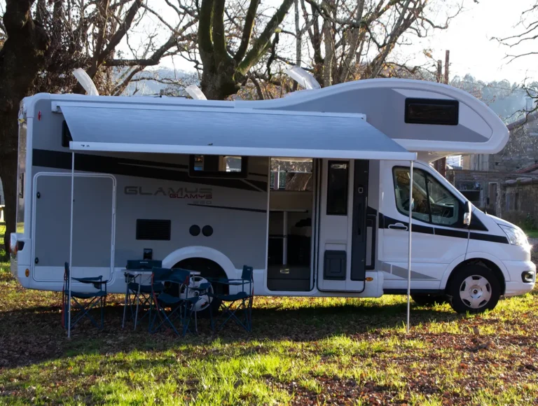 Toldo Exterior Autocaravana 6 plazas | Alquilar caravana Santiago de Compostela