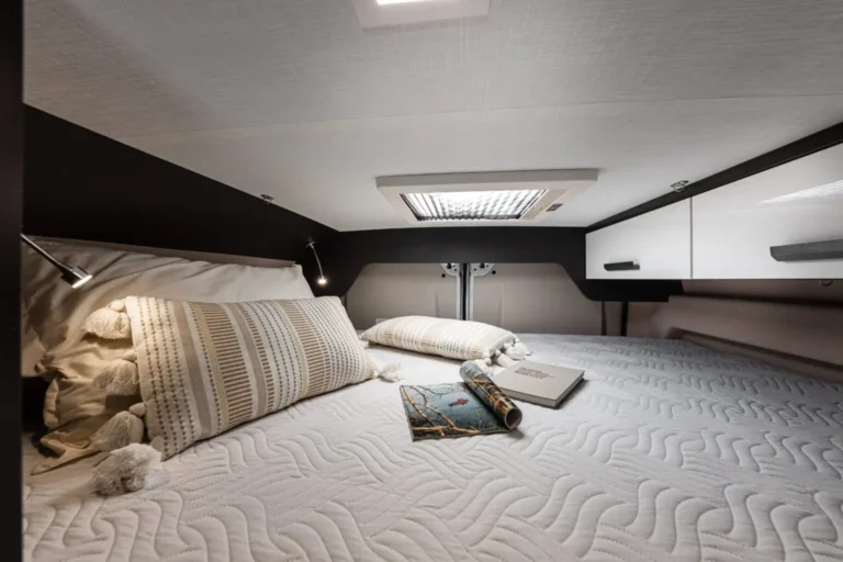 alquiler autocaravana Mclouis Menfys 4personas cama